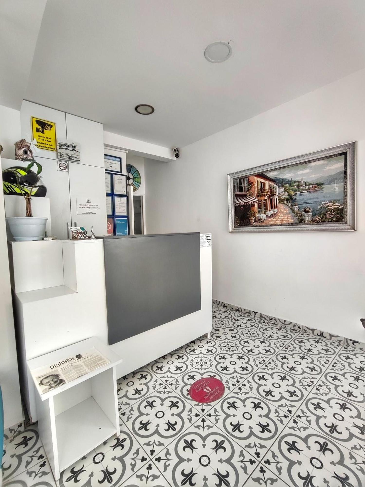 R House Hotel 3*